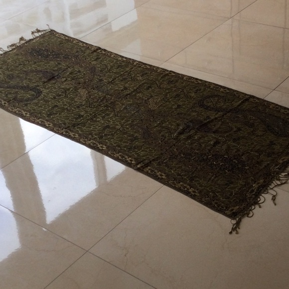 Pashmina Scarf 70” by 28” Fringed ends NWOT. - Picture 3 of 4